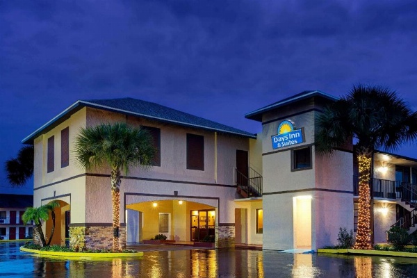 Days Inn by Wyndham Kissimmee West image 1
