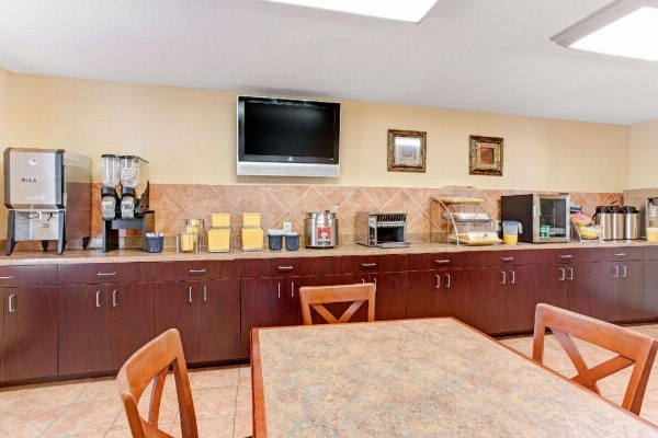 Days Inn by Wyndham Kissimmee West image 6